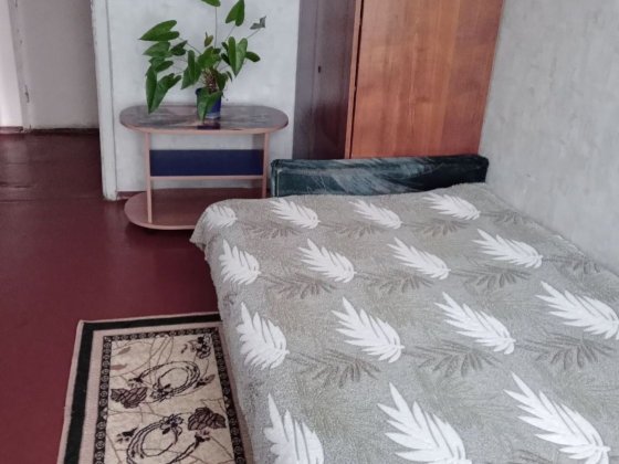 Райдужний. Шухевича . Кімната для дiвчини. Київ