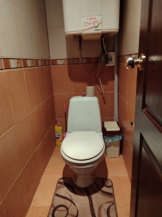 Здам кімнату з ремонтом та сучасними меблями в довгострокову оренду в - фото 1