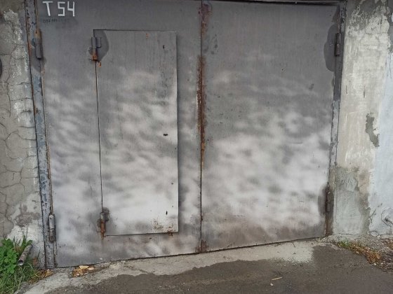 Гараж большой на 2 машины или склада можно на месяц Каменское