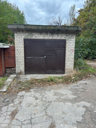 Гараж ул Победы 115 во дворе - фото 1