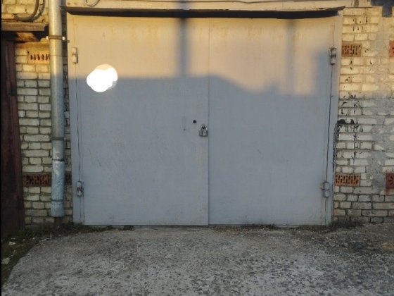 Здається гараж під автомобіль або під склад Львов