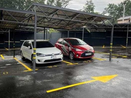 Парковка Файна Таун Киев