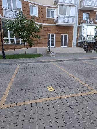 Сдам паркоместо в 'Континенте " - фото 1