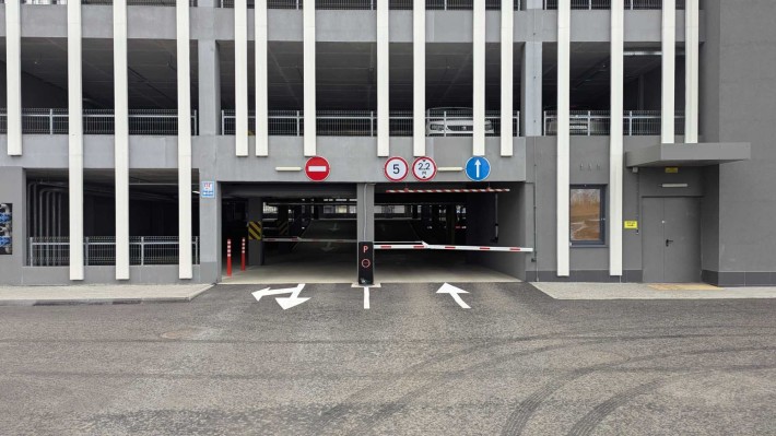 Оренда паркомісця | ЖК Варшавський 3 | Паркінг 7.9 | -1 пов. | Розетка - фото 1