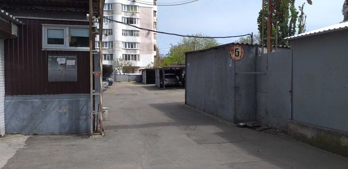 Парковочное место на охраняемой стоянке ул. Архитекторская \ Королева. - фото 1