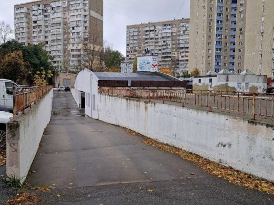 Аренда места с зарядкой для электромобиля подземный паркинг Правды 31А Киев