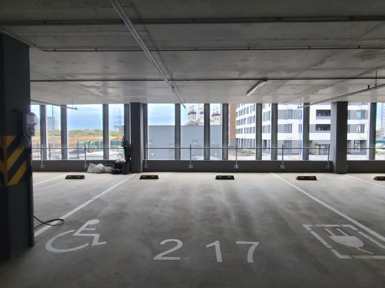 Паркомісце для 2 авто з Розеткою для електричок Киев