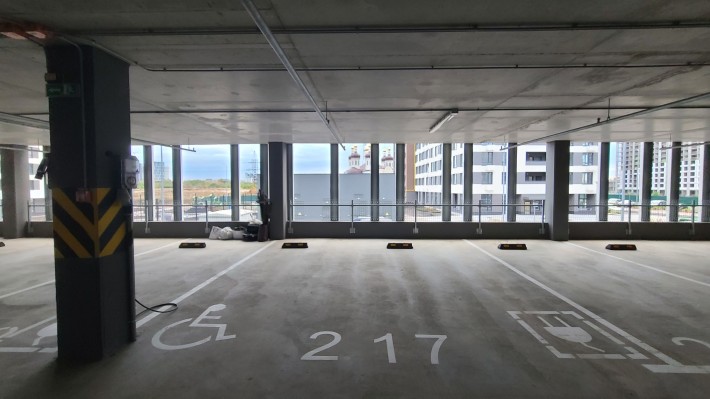 Паркомісце для 2 авто з Розеткою для електричок - фото 1