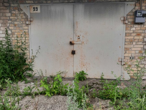 Продажа кирпичного гаража в обществе Буран. 