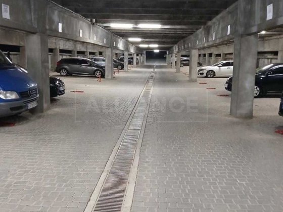 Здане паркомісце підземний паркінг. Височана 18, Містечко Центральне