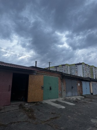 Цегляний гараж на мотелі з ремонтом - фото 1