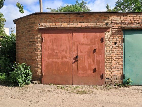 Продам капітальний гараж в районі басейну Чернигов