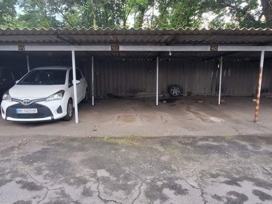 Продам крытое место на охраняемой  автостоянке, на ул. Артилерийская Одеса