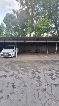 Продам крытое место на охраняемой  автостоянке, на ул. Артилерийская - фото 1