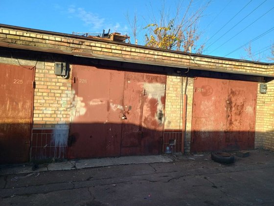 Гараж Троєщина Супутник 3 Крайня 13 є підвал Сухий Перекритий 40квм Київ
