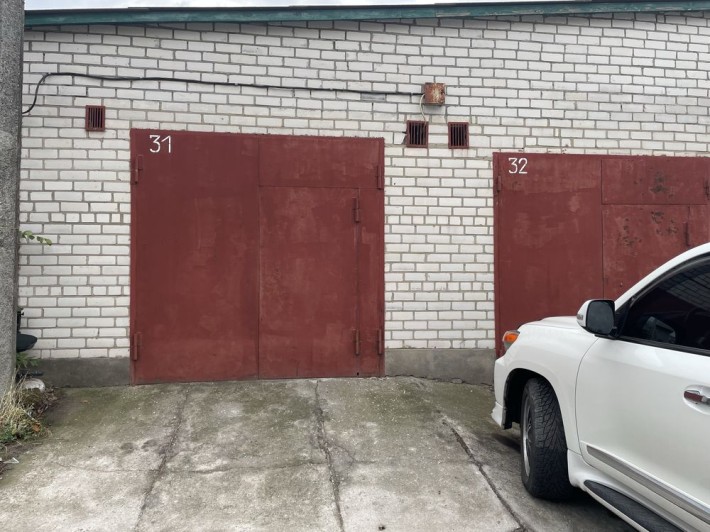 Продам два спаренных кирпичных гаража, пер. Кобера 19 - фото 1