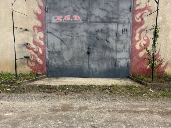 Продам камʼяний гараж