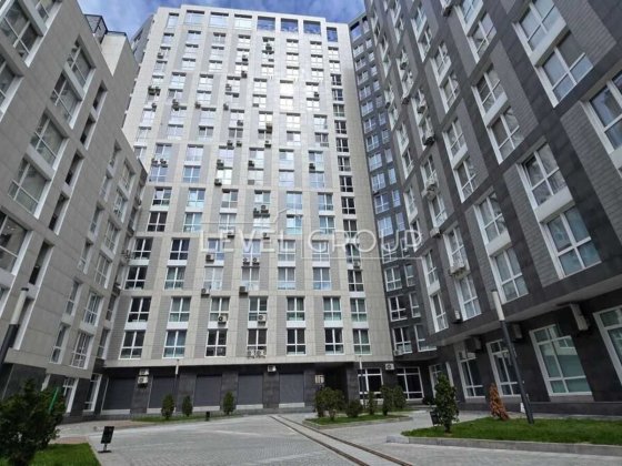 Продаж сімейного паркомісця у ЖК “Лейпцизька” Лейпцизька вул. 13а Київ