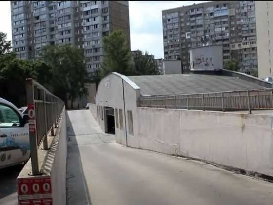 Продам паркомісце  в підземному паркінгу, пр. Правди 31-а Київ