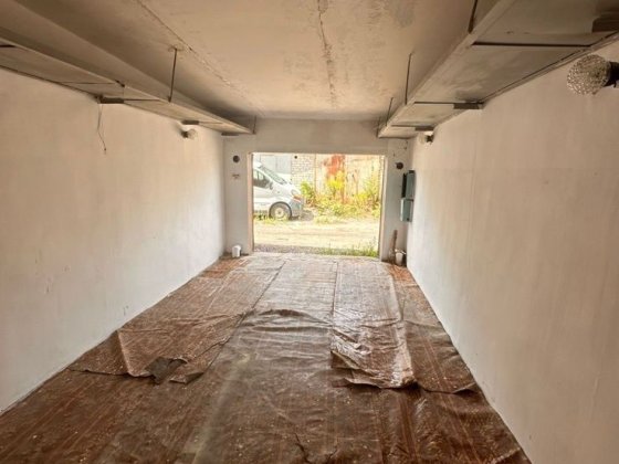 Продам  капітальний гараж з ремонтом провулок Приладний Академмістечко Київ