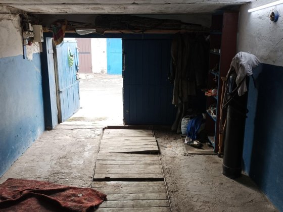 Продам гараж район 5 школы ,середина ряда. Тернівка