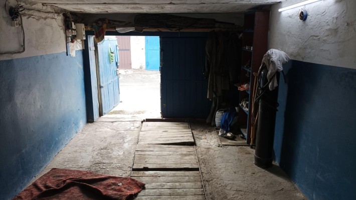 Продам гараж район 5 школы ,середина ряда. - фото 1
