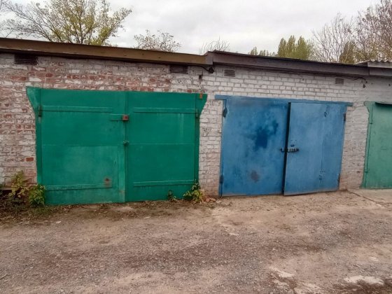 Продам  гаражі які знаходяться в районібазарної площі Селища Ладан Ладан
