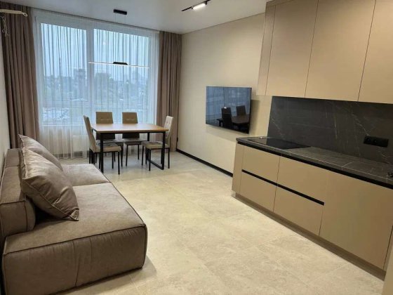 Продається стильна 1-кімнатна студія 55 м² з дизайнерським ремонтом ЖК Грейт Причальна 12 будинок Київ