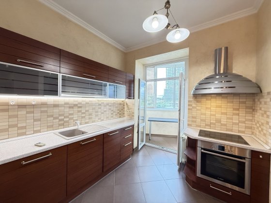 Продаж квартири вул. Коновальця 32г Київ