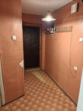 Продам 1-ую квартиру под ремонт. Хороший район - фото 1