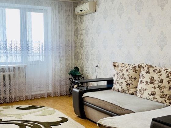 Продається трикімнатна квартира вул. Є. Старікова Бердичев