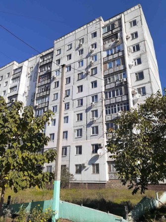 Продам 3 комн., квартира в Белгород-Днестровске, ул. Измаильская. - фото 1