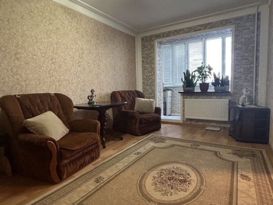 Продам простору 4- кімнатну квартиру з автономним опаленням! Бердичів