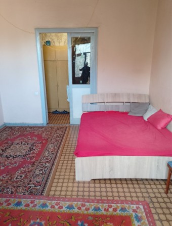 Продам 2-ком.кв.Сталинку в Центе по главному п-т Свободы - фото 1