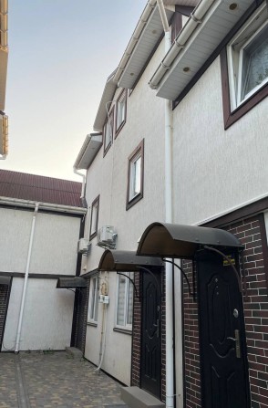 Продам свою квартиру 54м.кв. в танхаусі в зручному місці - фото 1