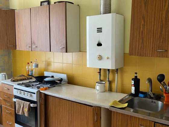 Продається простора 2-кімнатна "сталінка" в самому серці Кам’янського! Кам'янське