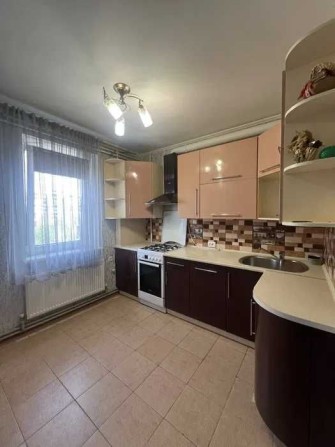 Продам 2 кімнатну квартиру! Лівий берег, 5 район с АО! - фото 1