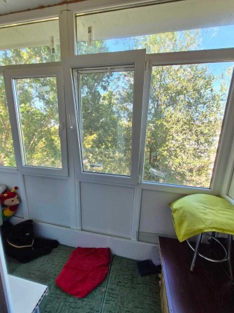 Продам 2-х с раздельными комн. на Черемушках, с мебелью! - фото 1