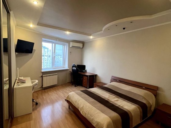 Продаж 3к квартири без комісії, ремонт, Ахматової 47, метро Осокорки Київ