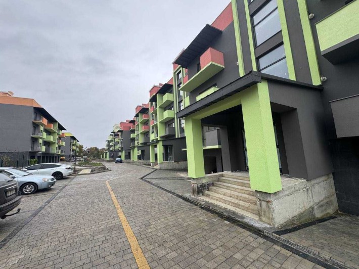 Продається двокімнатна квартира з гаражем у ЖК “Долина троянд” - фото 1