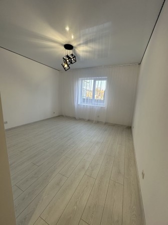 Дворівнева 1 кім квартира в м. Дубно, центр - фото 1