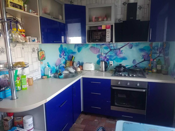 Продам 3 комнатную с ремонтом на левом берегу,alm - фото 1