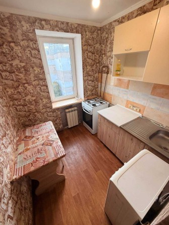 Продам срочно Недорого гостинку на Шума в жилом состоянии - фото 1