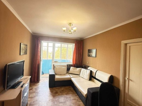 Трёхкомнатная квартира у моря, средний этаж ул.Парковая г.Черноморск Черноморск