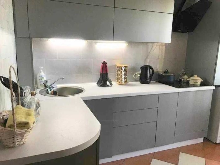 Трикімнатна квартира на вул.В.Шума в Чорноморську! - фото 1