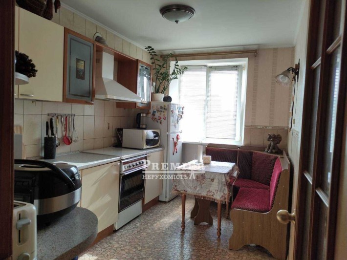 Продається 4 к. квартира в центрі Чорноморська - фото 1