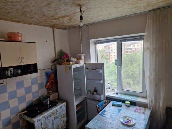 Продам 2 ком левый берег 3 мкр Каменское