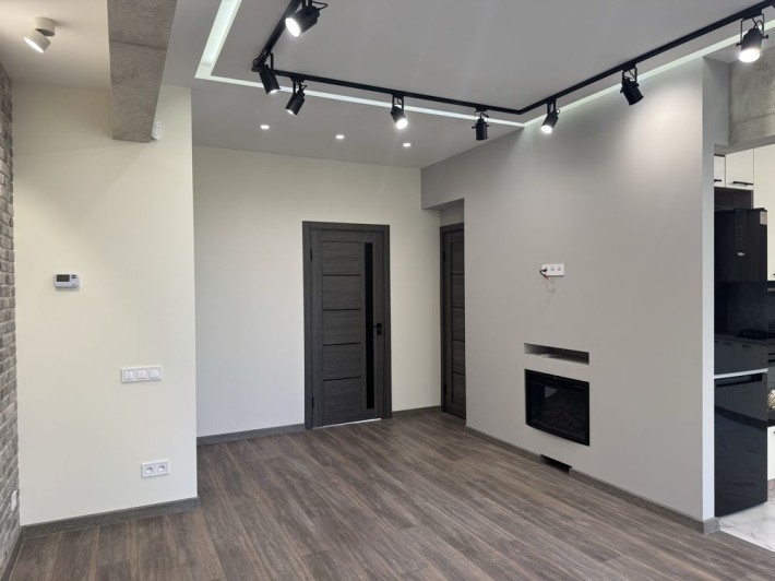 Продам 3-ком.кв Сталинка на п-т Свободы с АОгаз - фото 1