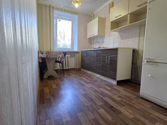 Большая гостинка на низком этаже!!!Кухня - 7,5м2 Черноморск