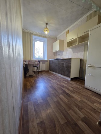 Большая гостинка на низком этаже!!!Кухня - 7,5м2 - фото 1